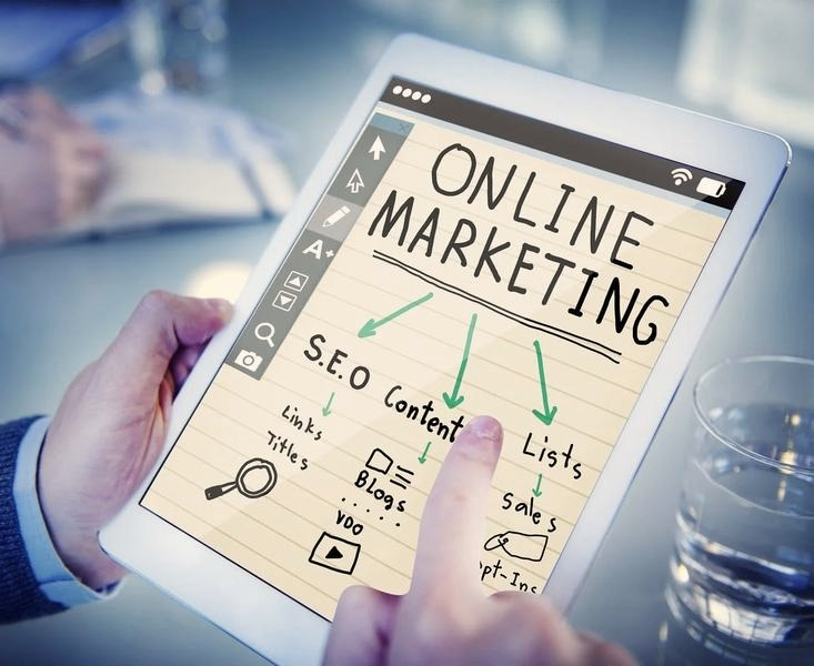 Praca po studiach marketingowych – ścieżki kariery i zarobki